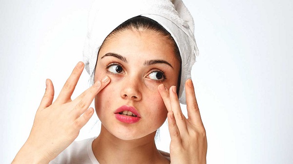càng skincare càng lên mụn