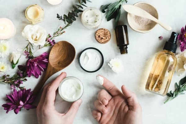 mỹ phẩm không nước (waterless beauty)
