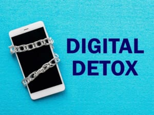 Detox kỹ thuật số: Bí quyết ngủ ngon và da đẹp