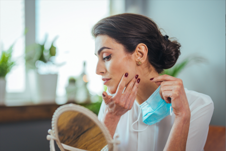 Mỹ phẩm trị thâm mụn